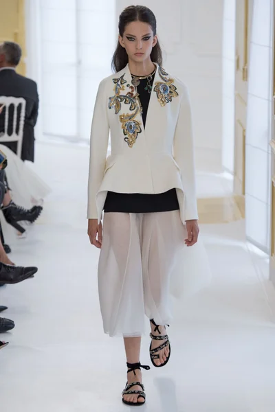 Look 28